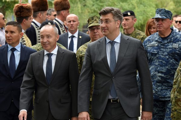 Andrej Plenković i Damir Krstičević na otvorenju vojarne u Sinju