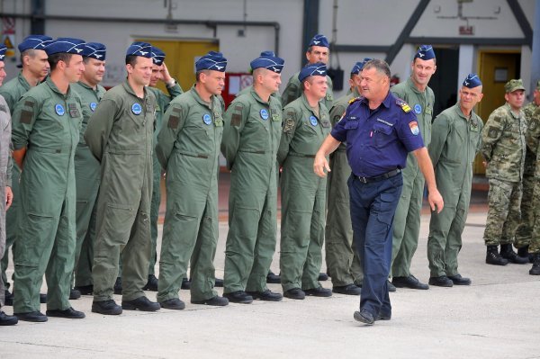 Andrej Plenković u posjetu bazi HRZ-a u Zemuniku