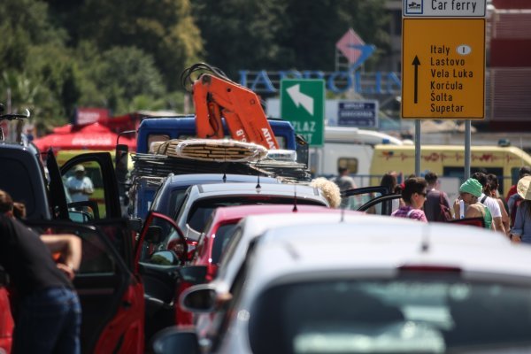 Nizozemci i Nijemci krenuli na godišnji, gužve u trajektnoj luci
