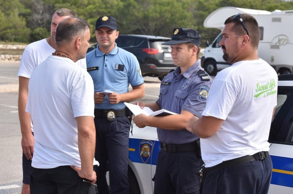 Sukob zaštitara te članova udruge Stijena RESOC na plaži Zrće