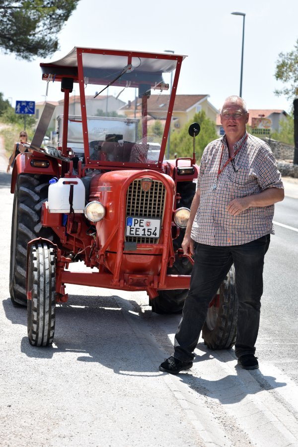 Nijemac Ernst Ebeling na ljetovanje u Hrvatsku došao je traktorom