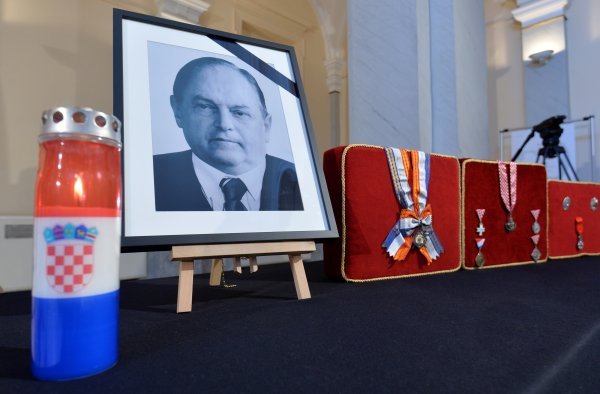 Komemoracija za Hrvoja Šarinića