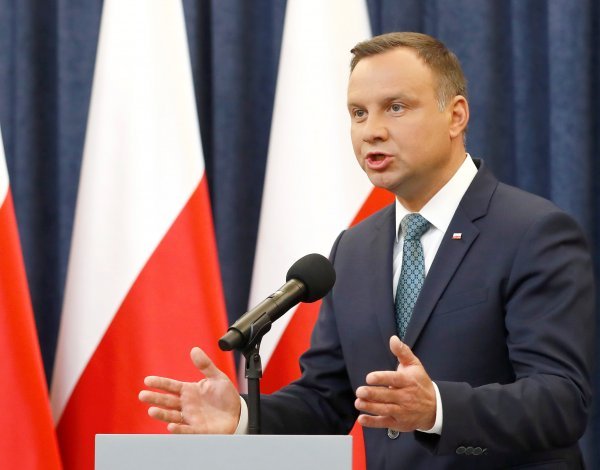 Poljski predsjednik Andrzej Duda potpisao je zakon kojim se dopušta da ministar pravosuđa bira i otpušta predsjednike nižih sudova