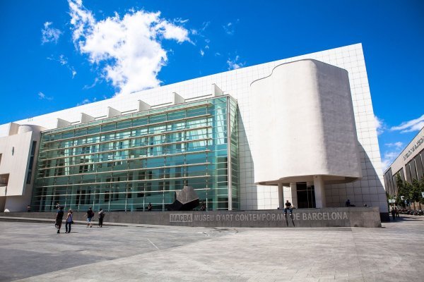 MACBA, glavni ulaz