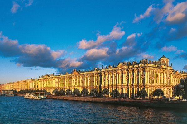 Zimski dvorac od 1990. je pod zaštitom UNESCO-a