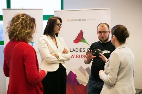Osnivač Netokracije Ivan Brezak Brkan u razgovoru sa sudionicama prošle konferencije Ladies New Business