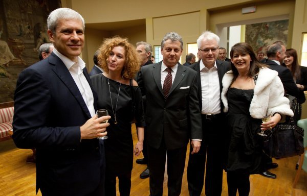 Romana Vlahutin u društvu s tadašnjim predsjednicima Srbije Borisom Tadićem i Hrvatske Ivom Josipovićem