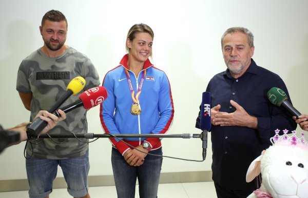 Sandra Perković vratila se sa zlatom - čestitao joj je i zagrebački gradonačelnik Milan Bandić