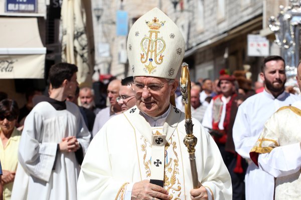 Sinj: Tisuće vjernika na misnom slavlju za blagdan Velike Gospe