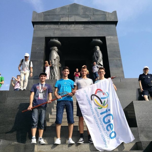 Natjecatelji na grobu neznanom junaku u Beogradu