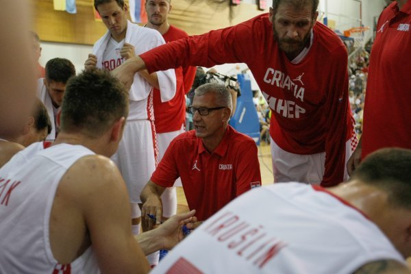Aleksandar Petrović preuzeo je mjesto izbornika hrvatske košarkaške reprezentacije prošle godine kao privremeno rješenje nakon što su trojica kandidata otpala