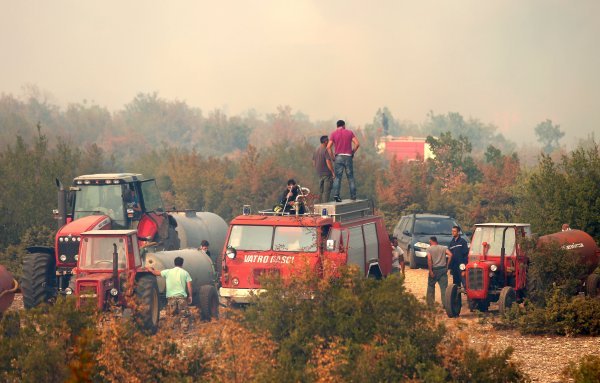 Gori šumski teren u selu u sastavu grada Benkovca i ponovo se aktivirao požar na Promini