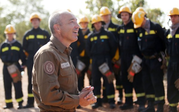 Ministar Damir Krstičević s vatrogascima na drniškom području