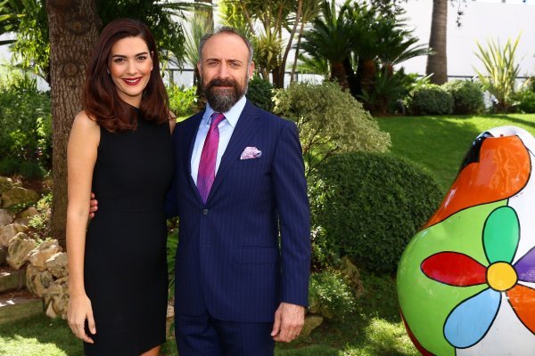 Bergüzar Korel i Halit Ergenç domaću publiku osvojili su ljubavnom pričom svojih likova Šeherezade i Onura u sapunici '1001 noć'