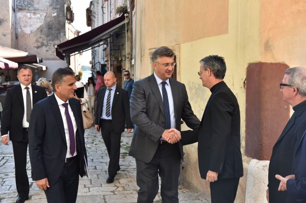 Hrvatska država darovala Porečkoj i Pulskoj biskupiji Vilu Idolu u Puli, vrijednu više od 19,7 milijuna kuna