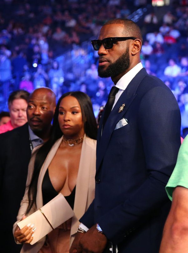 LeBron James i supruga Savannah Brinson na boksačkom meču Mayweather - McGregor
