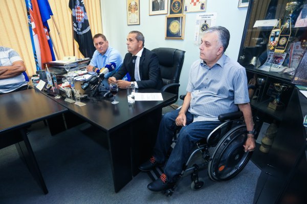 Dobrovoljci traže premijerovu zaštitu