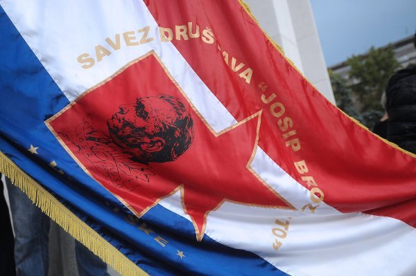 Prosvjed antifašista uoči sjednice Skupštine Grada Zagreba na kojoj će se glasati o izmjeni imena Trga maršala Tita.