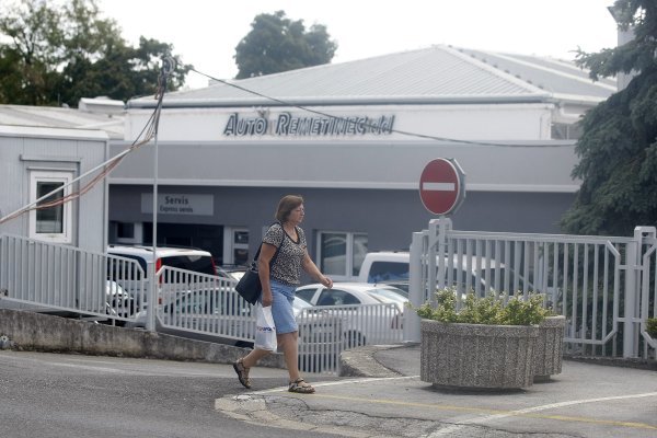 Auto salon u kojem se jučer dogodilo razbojništvo