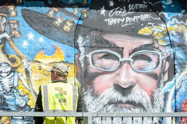 Grafit posvećen Pratchettu u Londonu