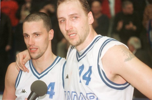 Dino Rađa  i Arijan Komazec u dresu Zadra kao osvajači hrvatskog Kupa