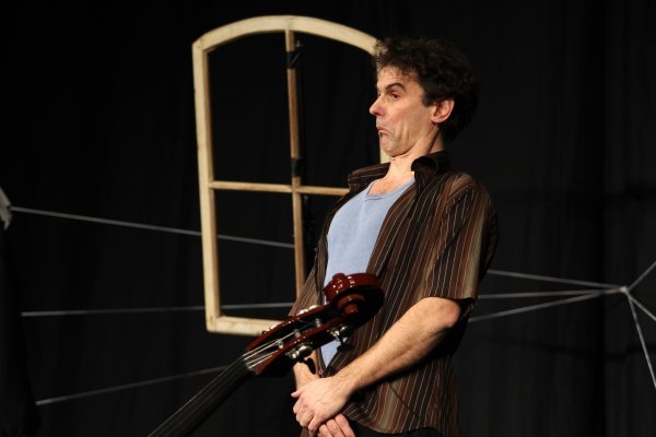 U predstavi 'Kontrabas' 2011.