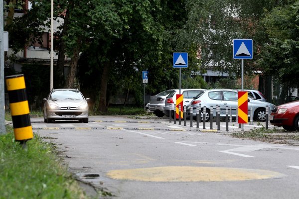 Ležeći policajci na Savici u Zagrebu