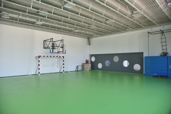 Novoizgrađena škola  u Žbandaju