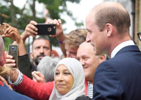 Posjet Williama i Harryja zajednici Support4Grenfell i centru muslimanske kulturne baštine u Londonu (3)