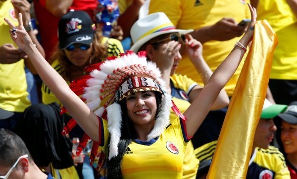 Atraktivna kolumbijska navijačica