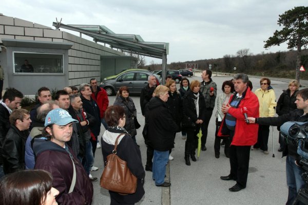 Mirni prosvjed djelatnika tvrtke Novi Resort