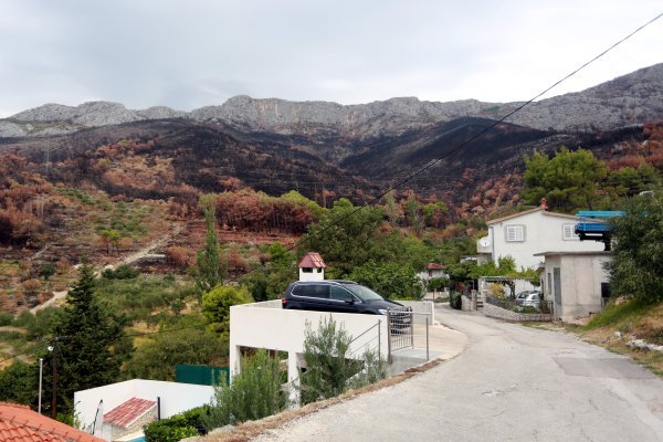 Voda u Žrnovnici nije za piće, stigle cisterne radi opskrbe vodom