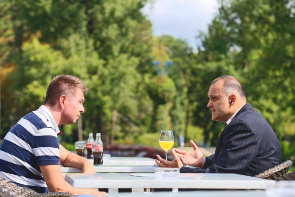 Karlovački župan i član Predsjedništva HDZ-a Damir Jelić u razgovoru s novinarom tportala Antom Srzićem 