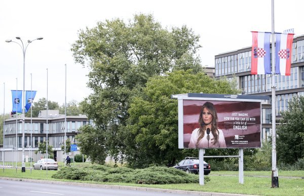 Plakati s Melanijom Trump