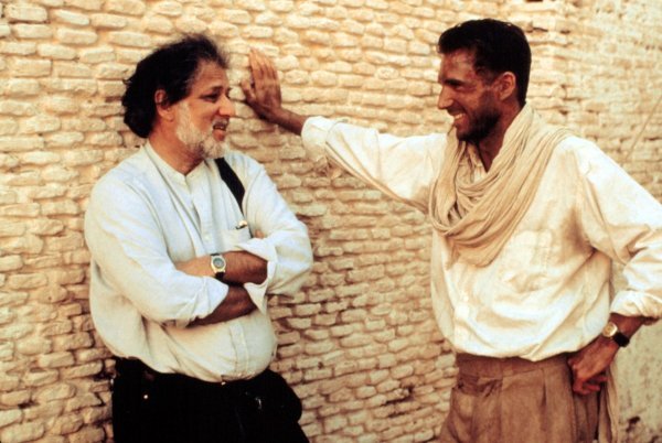 Michael Ondaatje i Ralph Fiennes na setu 'Engleskog pacijenta' 1996.