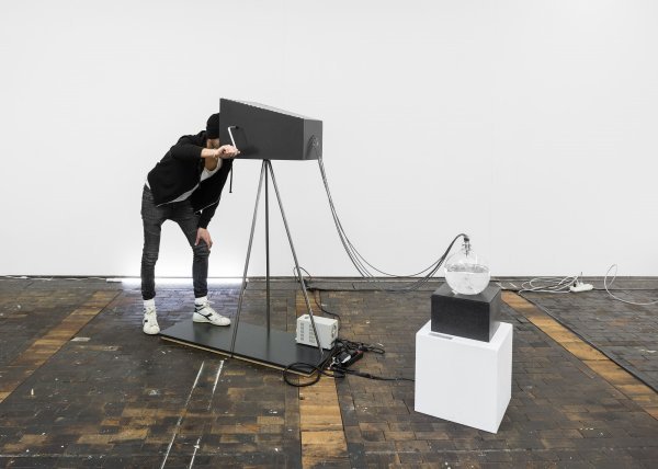 Vanessa Lorenzo (E/CH): Camera Obscura i artefakti nevidljivog, 2016., instalacija