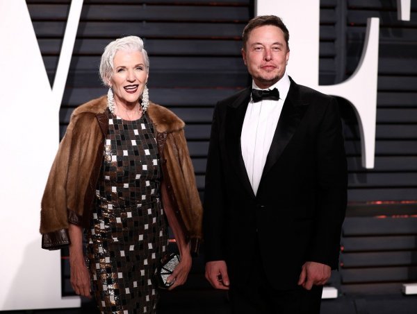 Maye Musk sa sinom Elonom Muskom 