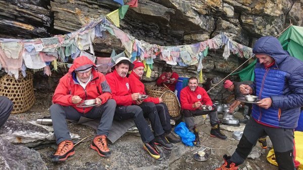 Hrvoje Rupčić na Facebooku objavljuje fotografije s pohoda na Himalaju