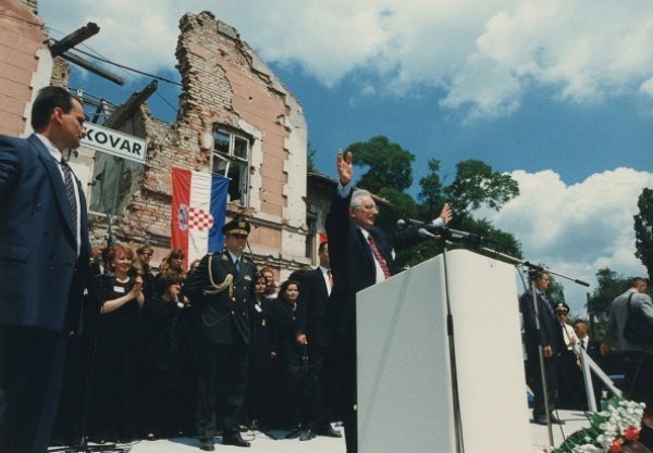 Govor predsjednika Republike Tuđmana nakon dolaska Vlaka mira u Vukovar, najava kraja mirne reintegracije hrvatskog Podunavlja, Vukovar, 8. lipnja 1997.