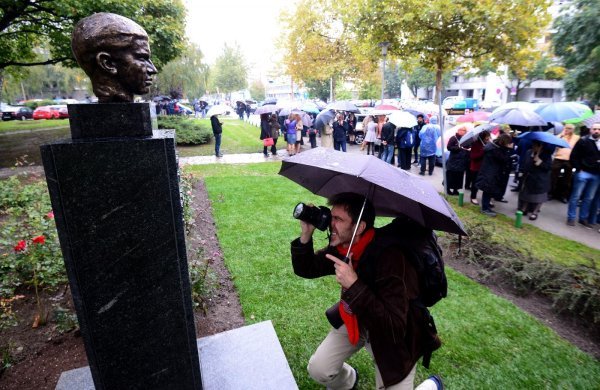 Bista Ive Lola Ribara vraćena u park na južnoj strani Prilaza baruna Filipovića
