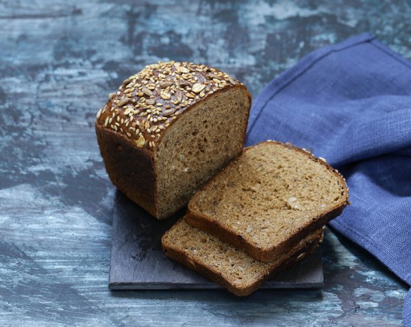 Integralni kruh, osim pšenice, može sadržavati i druge cjelovite žitarice poput ječma, smeđe riže i zobi