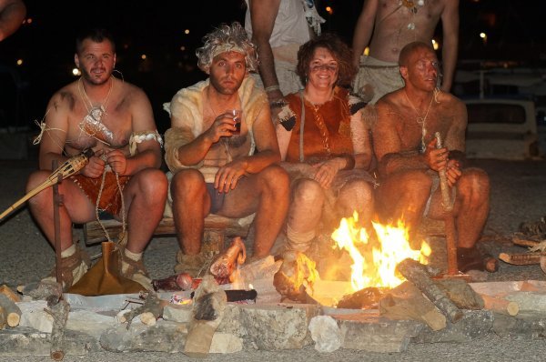 Vela Spila, Noć Vele spile