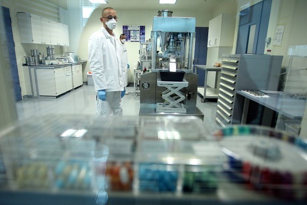 Unutar prerađivačke industrije vrijednosno najveći izvoz, od 739,6 milijuna eura, ostvaren je u farmaceutskoj industriji