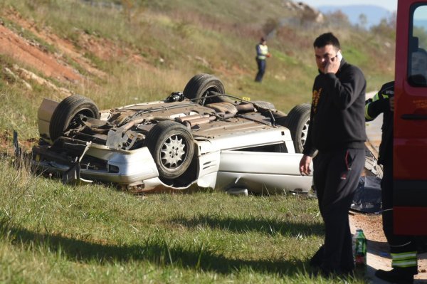 Dvojica poginula u slijetanju mercedesa na A1 između odmorišta Jadovo i Zir