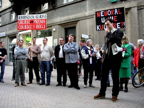 Prosvjed protiv Queer Zagreb festivala, Crkva cjelovitog evanđelja, Zagreb, 2004.