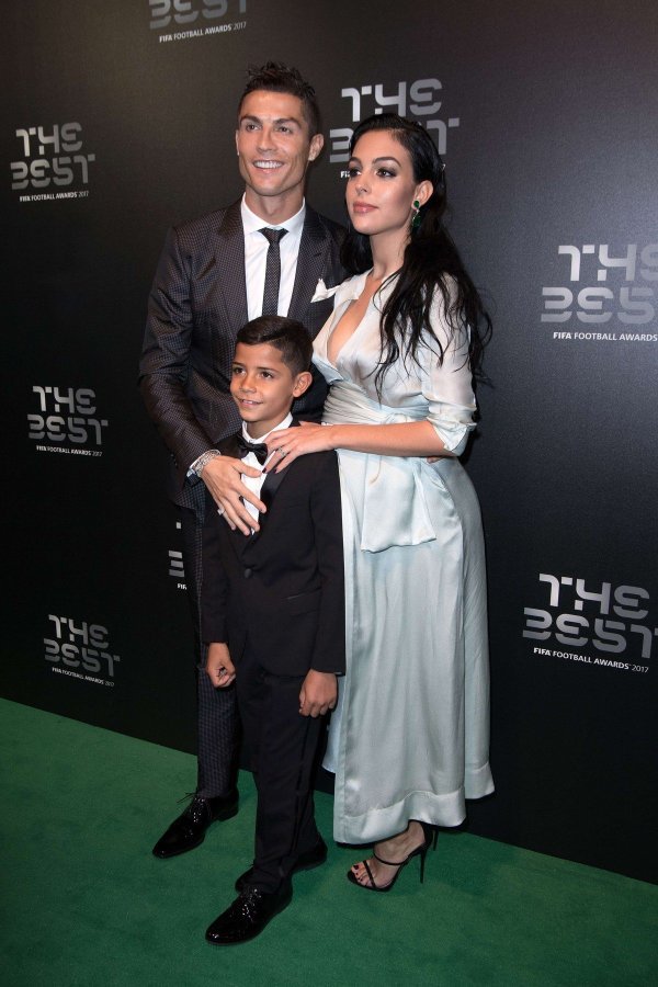 Cristiano Ronaldo sa sinom i Georginom Rodriguez
