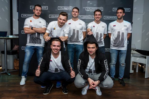 Anel, Nemanja, Nestor, Đorđe, Luka te Petar Marković (menadžer tima) i Darko Mitić (trener)