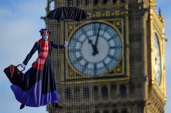 Mary Poppins je uime Greenpeacea početkom godine stavila masku na lice prosvjedujući protiv nečistog zraka u Londonu