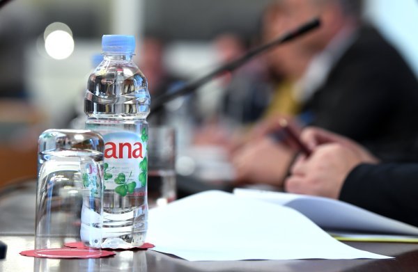 Voda s porukom na sjednici Povjerenstva za Agrokor