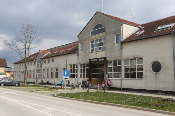 Sportska dvorana OŠ Mijata Stojanovića u Babinoj Gredi